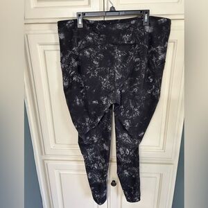 Lululemon leggings black camo size 20